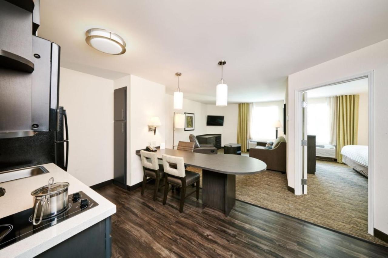 Candlewood Suites Pueblo By Ihg Bagian luar foto