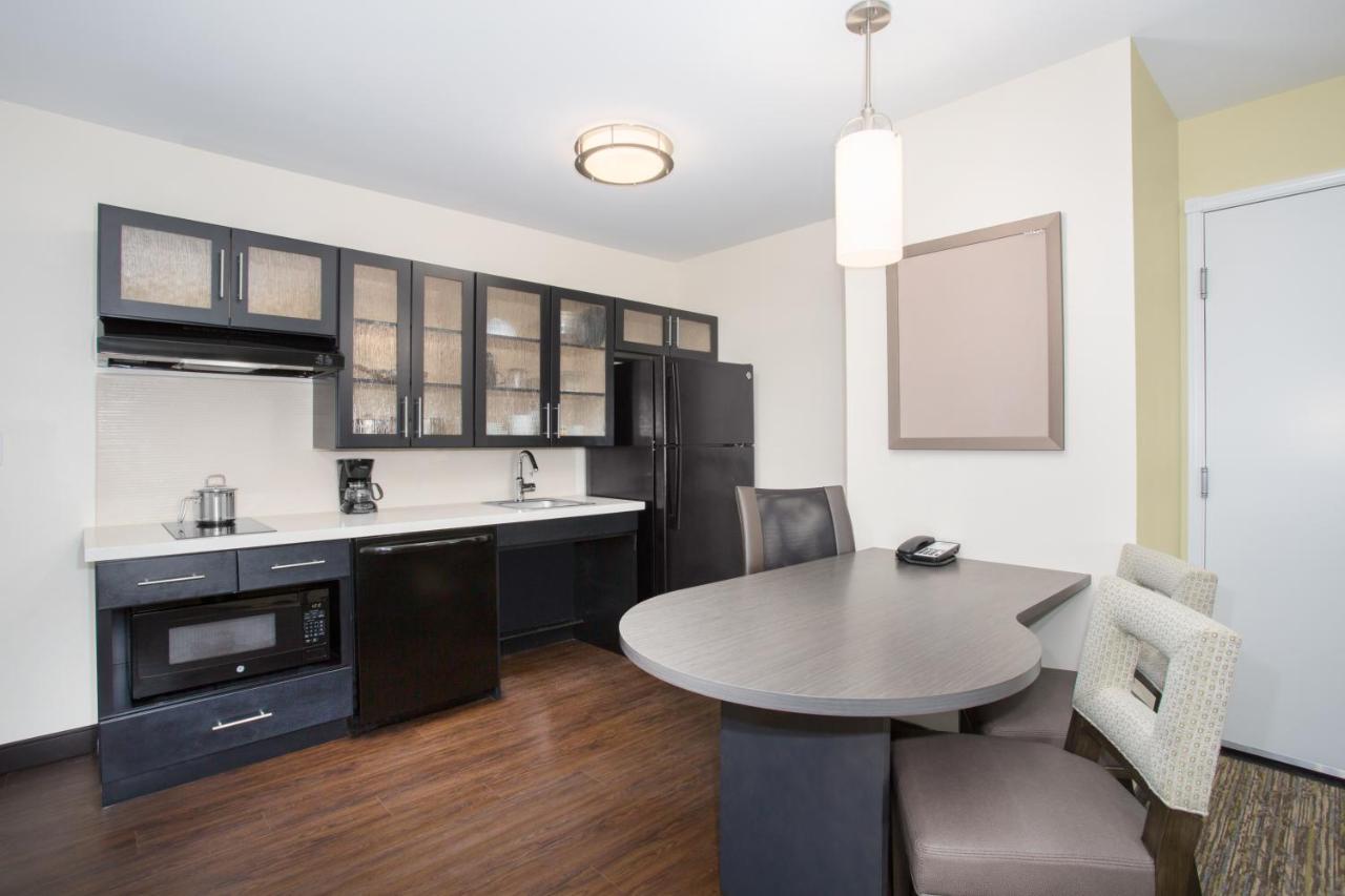 Candlewood Suites Pueblo By Ihg Bagian luar foto